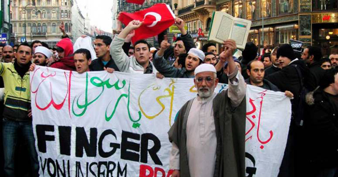 Müslümanlar İslam Yasa Tasarısı'na tepkili