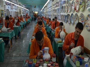 Cezaevinden çini ustası olarak çıkıyorlar