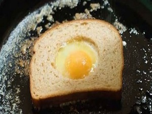 Yumurtayı ekmeksiz yiyin!