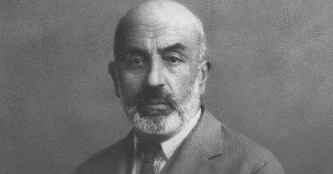 Milli şairimiz Akif'i hain gibi izlemişler