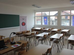 Bosna Hersek'te İlkokula Tadilat ve Donanım Desteği