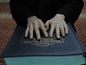 Görme engelliler için Kur'an cüzü hazırladı