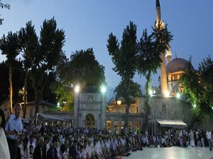Eyüp’te İftar Sonrası Ramazan Eğlenceleri Renkli Geçiyor