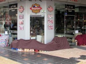 Esnafın Cuma'ya Özel Bez Uygulaması