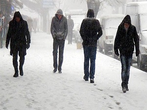 Karda, elleriniz cebinizde yürümeyin!