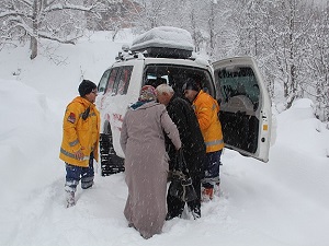 Hasta kurtarmaya giden ambulans mahsur kaldı