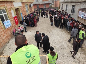 Harran'daki sığınmacılara gıda ve battaniye dağıtıldı