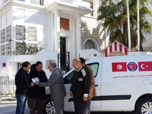 Tunus'ta Görme Engelliler Birliğine Servis Aracı Desteği