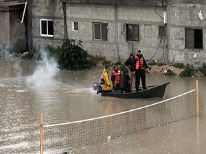 Gazze'de onlarca ev sular altında kaldı