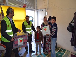 Yardımeli Derneği 'Suriyeli kardeşlerimiz üşümesin' dedi