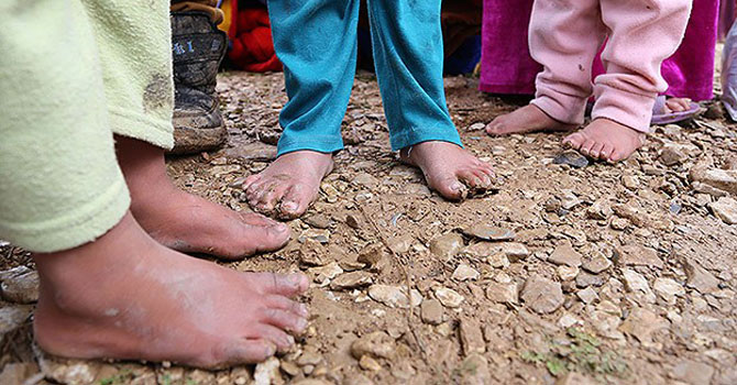 Minik ayakların üşümesine hangi vicdan dayanır?