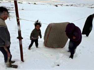 Suriye'de 14 Kişi Soğuktan Donarak Öldü