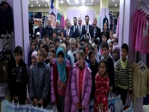 Suriyeli çocukların yüzü güldü