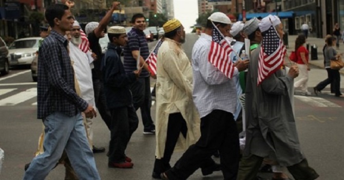 Müslümanlar terör şüphesiyle izlenmek istemiyor