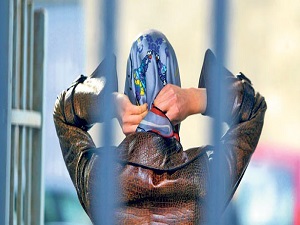 Başörtülülere 'direksiyon yasağı' girişimi