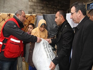 Kızılay'dan Irak'taki sığınmacılara yardım