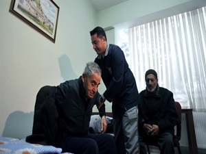 Sokakta kalanlara yardım eli uzandı