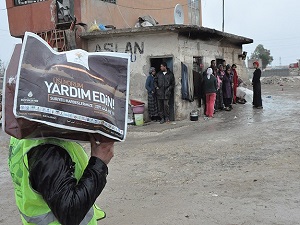 Herkesin yarasına merhem olmaya çalışıyoruz