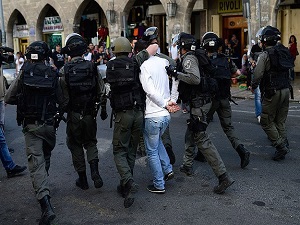 İsrail askerleri 4 Filistinliyi gözaltına aldı