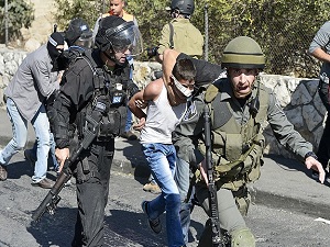 İsrail 17 Filistinliyi gözaltına aldı