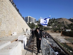 İki kelime ile İsrail'i tehdit etti