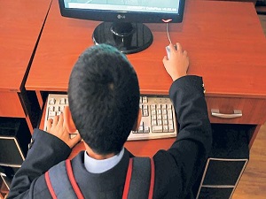 Bilgisayar, göz kırpmayı 5 kat azaltıyor