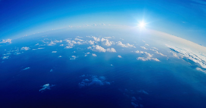 Sen Allah’tan uzaksın ama O sana çok yakın