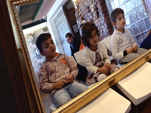 Kekemeliğe 3 haftada 'ayna terapili' çözüm