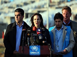 Jolie'den sığınmacılar için yardım çağrısı