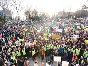 Hz. Peygamber için on binler yürüdü