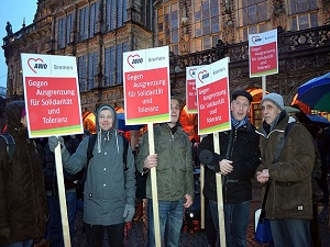 PEGIDA taraftarları ile karşıtları gösteri yaptı