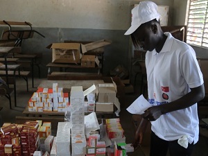 Afrika'ya Ebola için ilaç ve tıbbi malzeme desteği