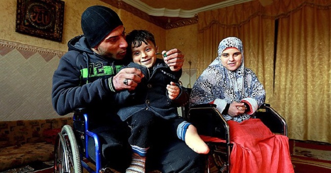İsrail bir aileyi sakat bıraktı