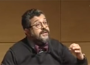 Atatürk için inadına mini etek ve dekolte giyin!