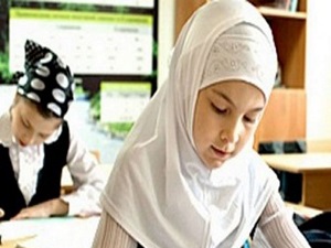 Rusya'da başörtüsü yasağı üst mahkemeye taşındı