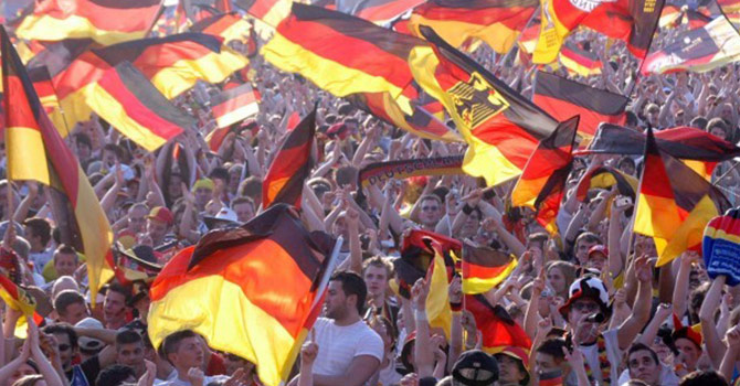 Alman futbolculara "oruç tutmayacaksın" sözleşmesi