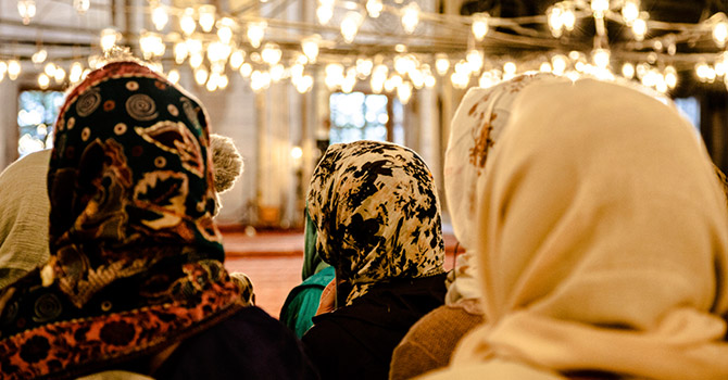 Dünyanın ilk kadınlara özel camisi açıldı