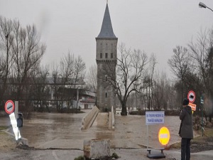 Tunca Nehri'nin debisi artıyor
