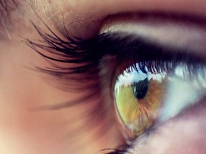 Göz kapağı düşüklüğüne neştersiz çözüm