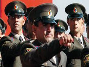 Engelli yakınına bakan uzman erbaşa izin verilecek