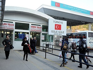 Sarp Sınır Kapısı'ndaki hareketlilik turizmi canlandırdı