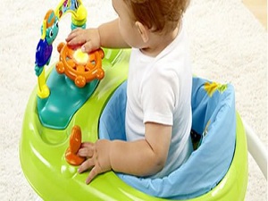 Yürüteç bebekleri geç yürütüyor