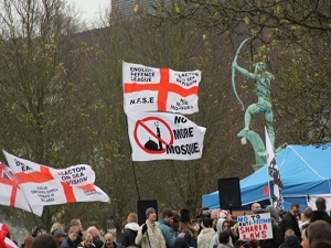 İngiltere'de İslam karşıtı yürüyüş düzenlendi