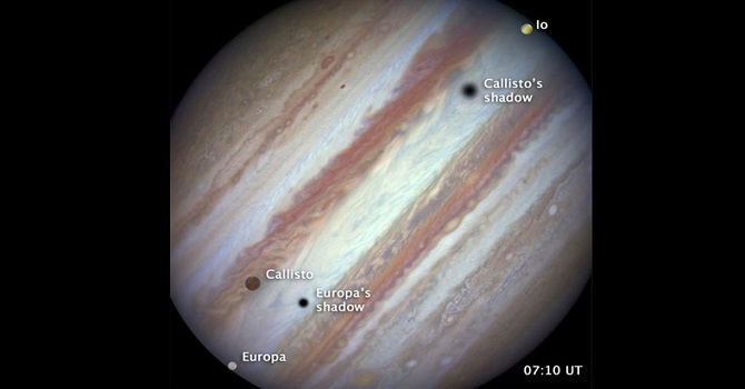 Jüpiter'in atmosferinin altındaki yüzey görüntülendi