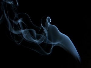 Sigara göbek yapıyor