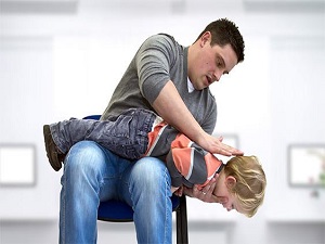 Yabancı cisim yutan çocuklar ani hareket etmemeli!