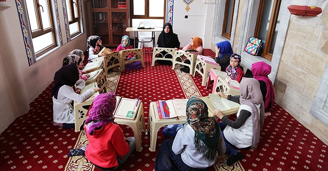 Çocuk ve gençler için 'yaşayan cami'