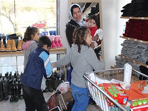 İstanbul'un sıcak eli 20 bin sığınmacıyı giydirdi
