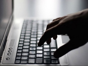 Müslümanları kızdıran İngiliz gazeteci özür diledi