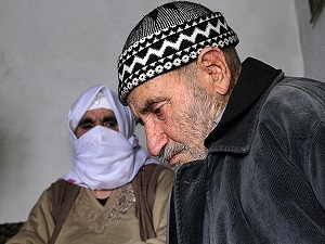 Karanlık dünyasına ışık oluyor